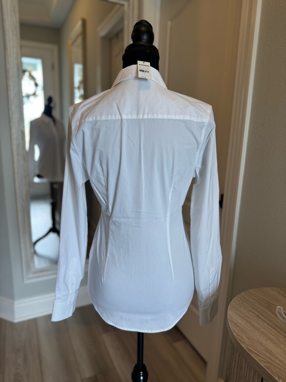 Express White Button-Up Shirt with Classic Collar - Picture 6 of 8